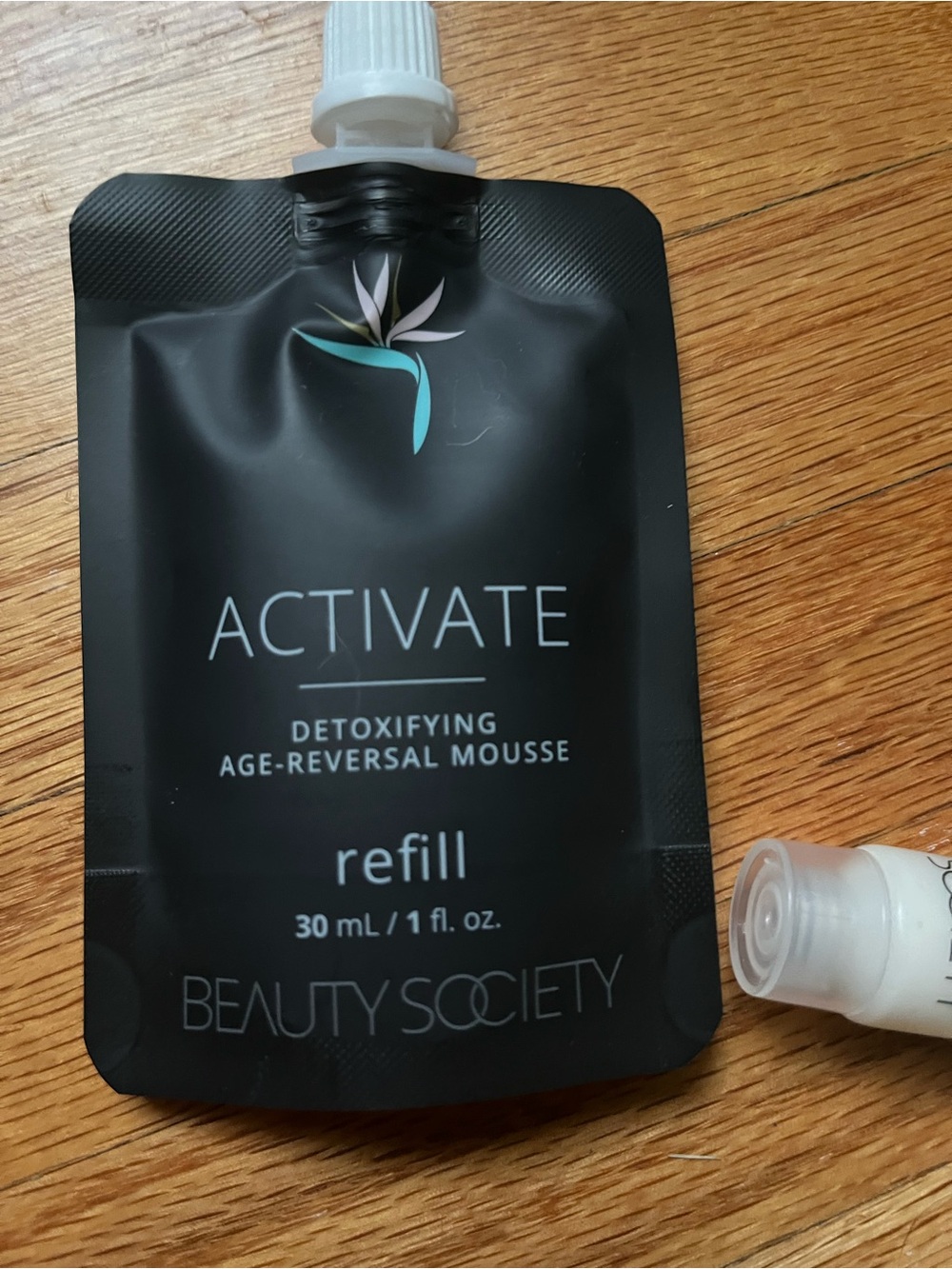 Beauty Society Activate Detoxifying Mousse Refill & Miracle Moisturizer - Black - Picture 2 of 5